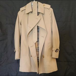 SOLD ❣️Ladies Burberry Trench Coat